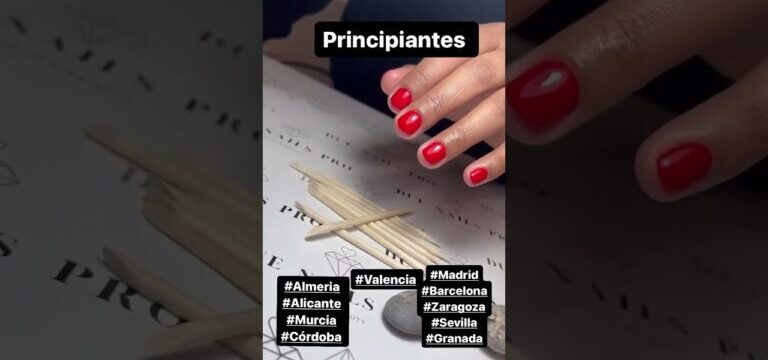¡Aprende a pintarte las uñas como una profesional con nuestros cursos de manicura gratis en Valencia!